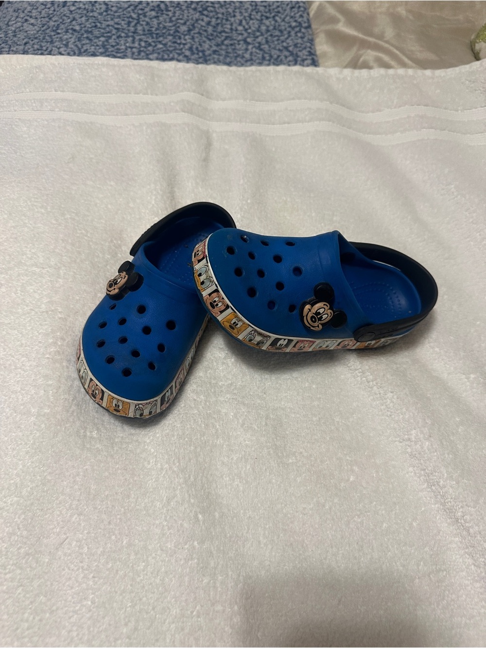 Crocs Disney Mickey Mouse character clogs blue size C10